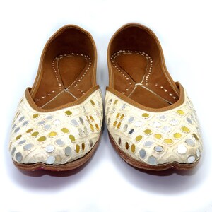 Handcrafted Jutti/Mojari/Wedding Shoes/Womens Ethnic Leather Footwear/ Printed and Embroidered Jutti/Womens Flats