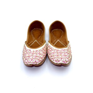 Handcrafted Jutti/Mojari/Wedding Shoes/Womens Ethnic Leather Footwear/ Printed and Embroidered Jutti/Womens Flats