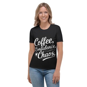 Caffè, Fiducia, Caos - Design di testo femminile in grassetto per donne forti - T-shirt da donna
