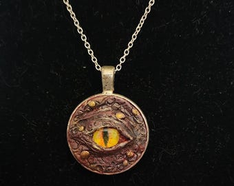 Rode en gouden drakenoog ketting