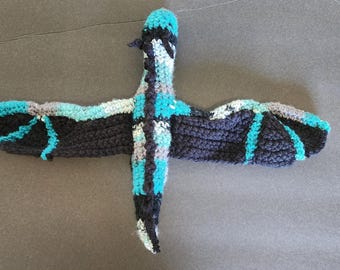 Blauw veelkleurige en zwarte draak uit het ei