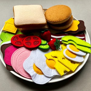 Juego de desayuno con pan y tortitas / Juguete de cocina Montessori de fieltro hecho a mano / MorKuzuNY