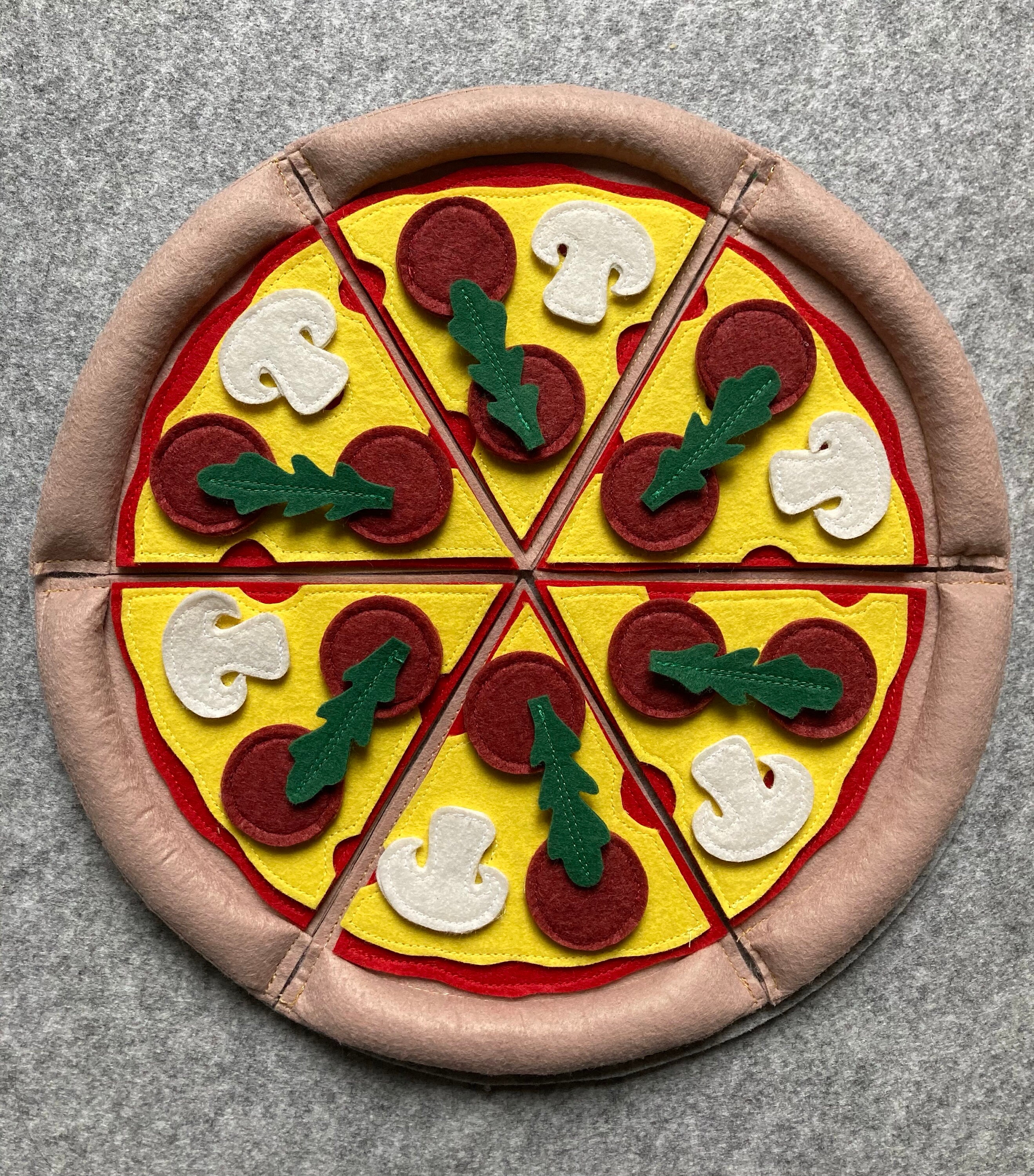 Felt Pizza Base Set Plus Toppings of Your Choice/Pretend Play/Felt Fo…
