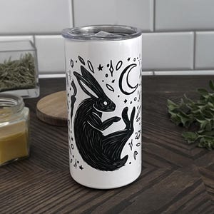 Taza de viaje Lunar Rabbit / Vaso de acero inoxidable gótico y espeluznante / Bonito estilo cottagecore