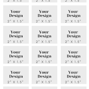 Op de afbeelding: Een set van 18 blanco witte labels met de tekst "Your Design" en de afmetingen "2" x 1,5" gedrukt op elk label.