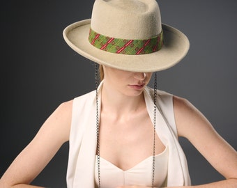 Fedora felt hat with a removable chain strap, Wide brim western wool Hat, Women’s Felt Hat, cowgirl hat, festival hat, cowboy warm hat band