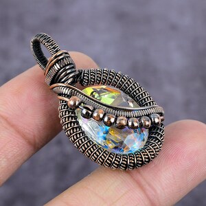 Aurora Mystic Topas Anhänger: Handgefertigter Boho Schmuck aus Kupferdraht