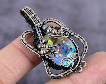 Colgante de topacio místico hecho a mano con alambre de cobre: joyería de piedras preciosas