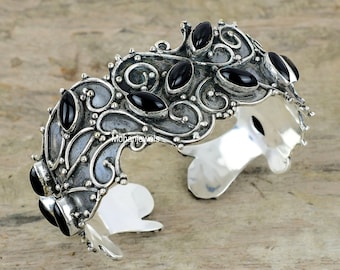 Handgemaakte zwarte onyx verzilverde manchetarmband: boho-armband