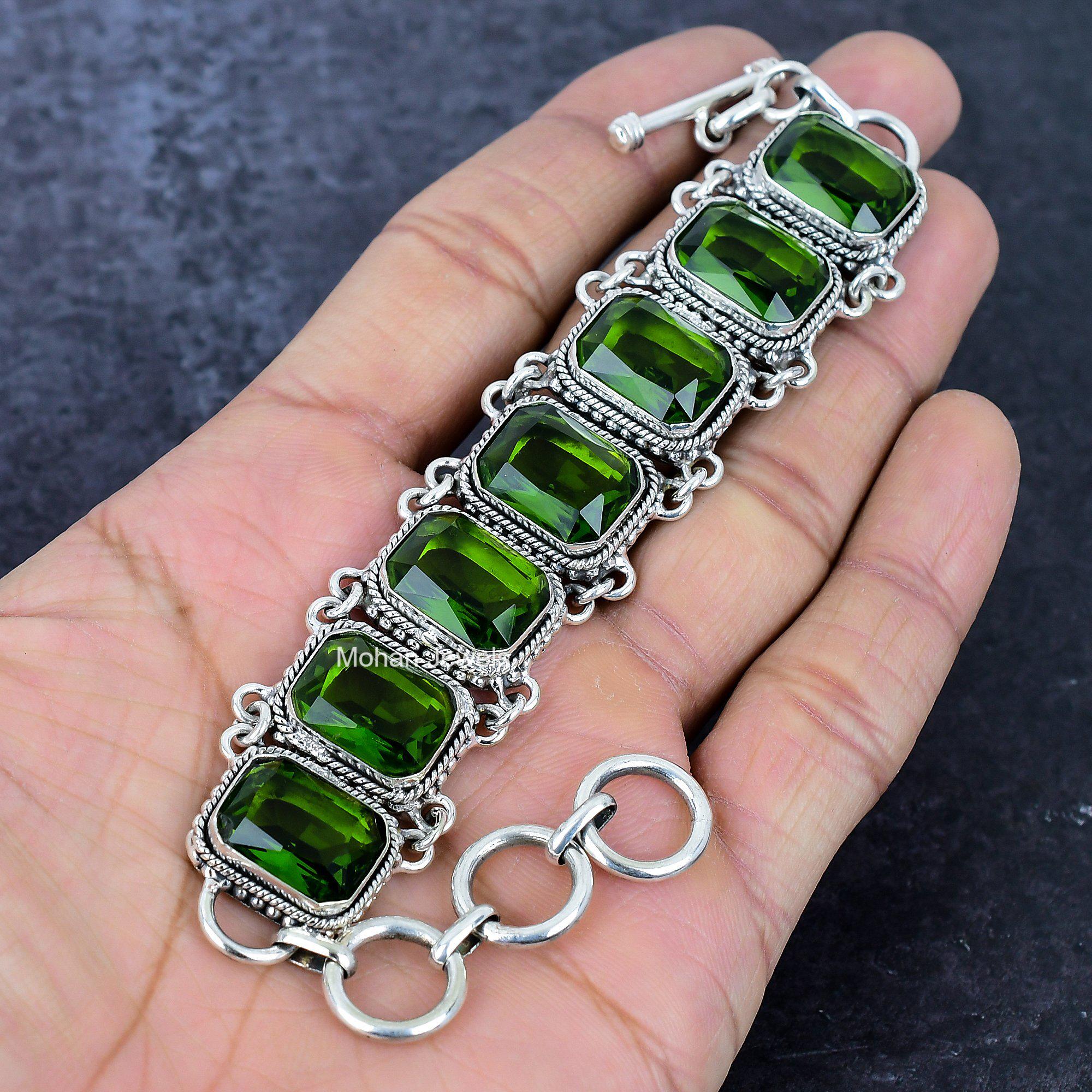エメラルドカットのペリドット入りシルバーメッキブレスレット