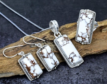 Conjunto de joyería de plata con jaspe caballo salvaje: Anillo, pendientes y colgante con piedras preciosas blancas y marrones. Elegante conjunto de joyería con piedras preciosas multicolores.