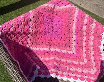Handmade Crochet Baby Blanket, Shell design