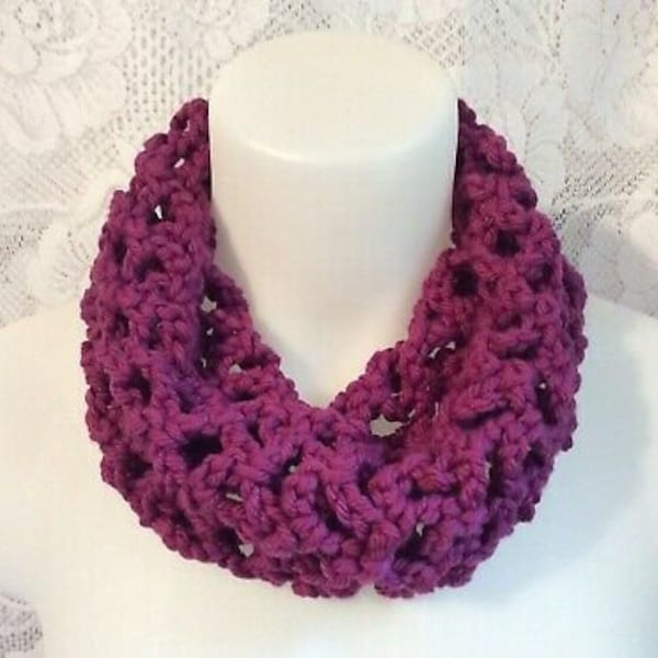 New Handmade Womens Crochet Cowl Scarf Purple Orchid Merino Wool