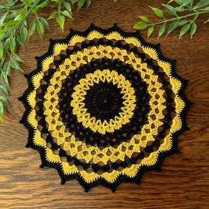 New Handmade 8” Cotton Crochet Bumble Bee Theme Doily Black Yellow Table Decor
