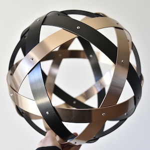 Pentasphere 32 cm in diameter in black and copper anodized aluminium, 3 cm wide bands. SYMMETRICAL WEAVING!