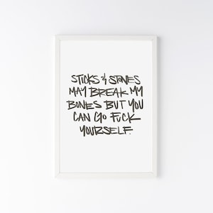 Puede incluir: Impresi&oacute;n enmarcada con el texto "Sticks & Stones May Break My Bones But You Can Go Fuck Yourself" en un estilo audaz y manuscrito. El texto es negro sobre un fondo blanco, enmarcado en un borde blanco.