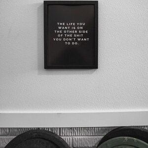 Het leven dat je wilt is aan de andere kant van de shit die je niet wilt doen, citaat van ondernemer, inspirerende kunst, succes kantoorinrichting afbeelding 1