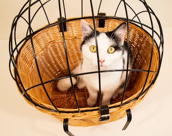 Wicker Handmade Bicycle Basket with a Metal Cover to Transport a Pet