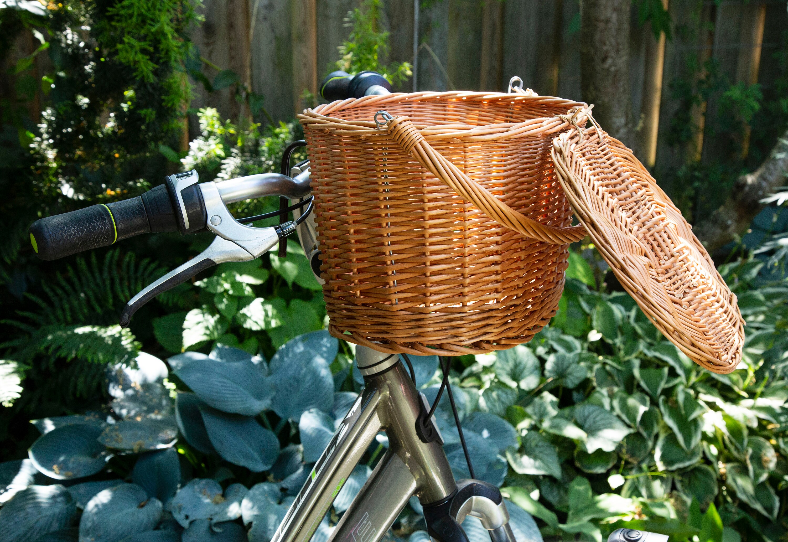 Wicker bike basket with support sale
