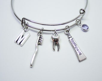 Bracelet à breloques dentaire : brosse à dents personnalisée, dent, initiale