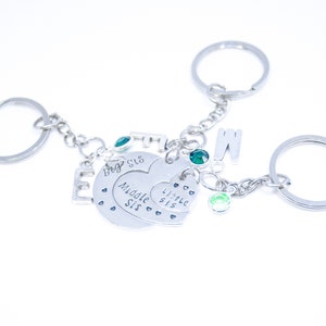 3 hermanas hermana grande hermana grande hermanita pequeña sis llaveros set hermanas llavero va lejos familia hermana regalo personalizado letras iniciales birthstone hermana