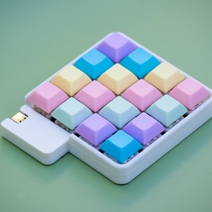 ZMK 16 Hotswap Mechanical Macropad -- (QMK/Vial) Easily Programmable Keys Through GUI)