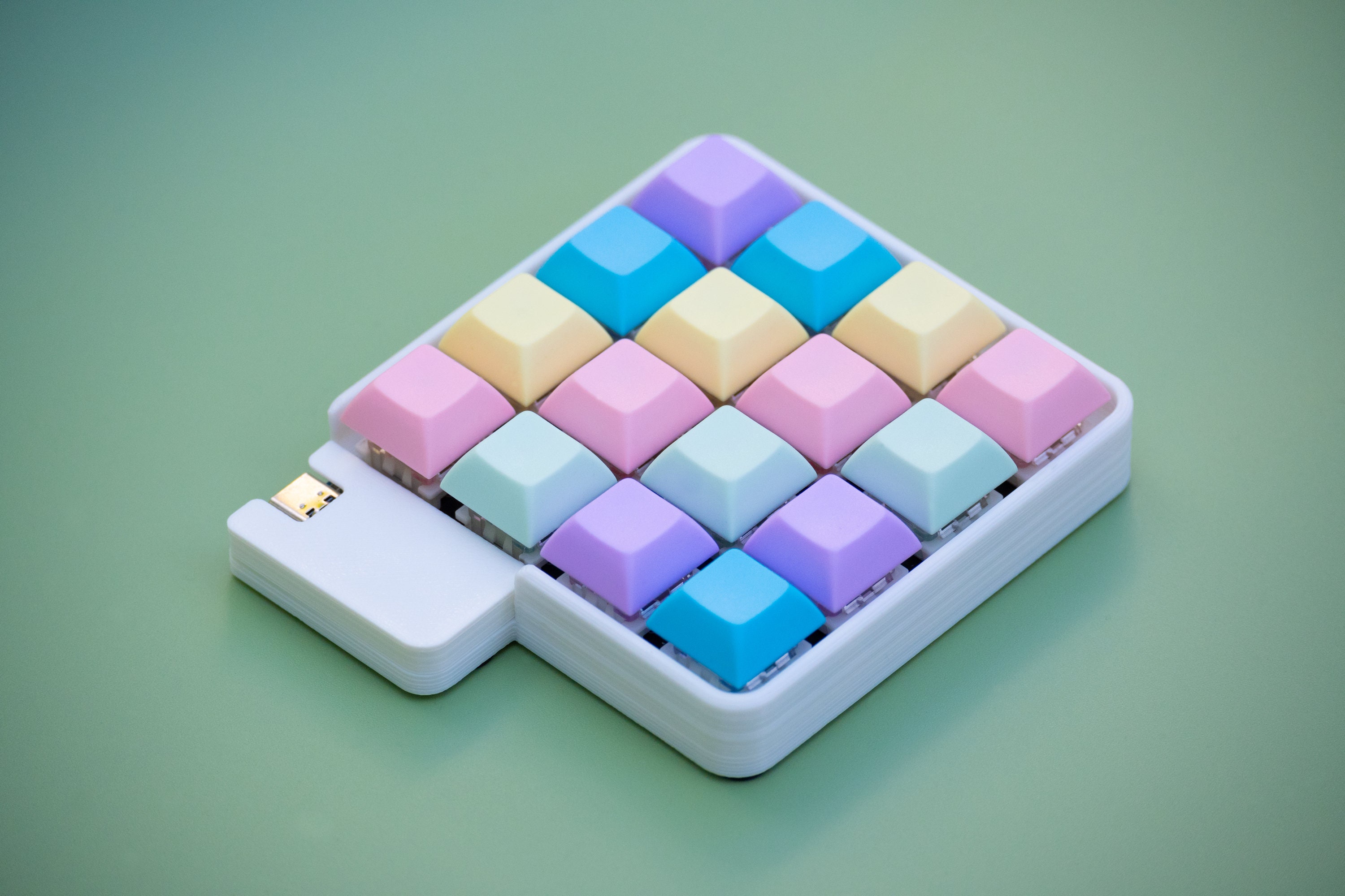 ZMK 16 Hotswap Mechanical Macropad -- (qmk/vial) Easily
