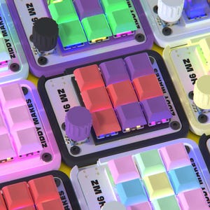 ZM 9K - w/ Dial Hotswap Mech Macropad -- (QMK/Vial) Easily Programmable Keys Through GUI)