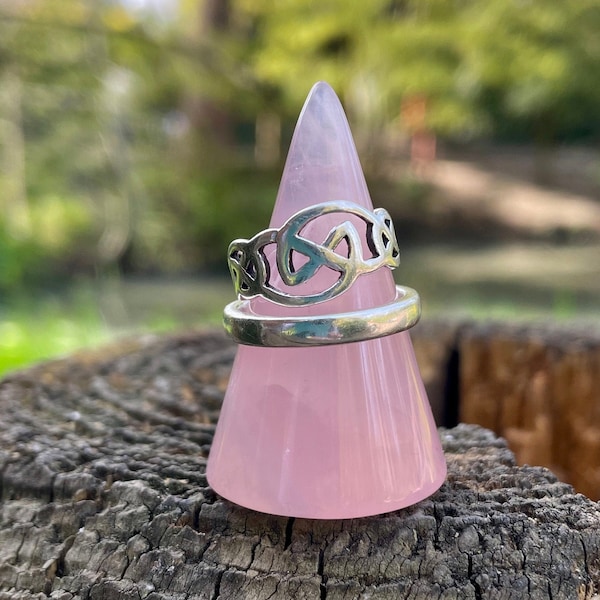 Rose quartz crystal ring holder cone, jewellery holder, ring jewelry display, pink ring holder, crystal gift