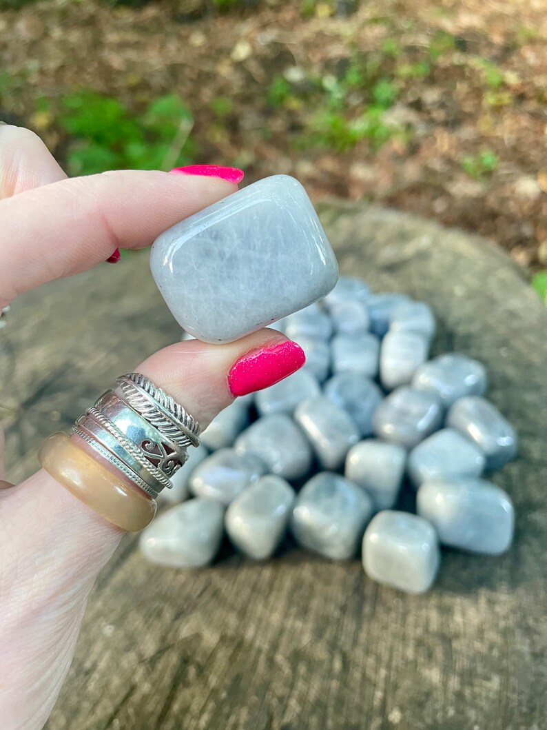 Luna rose quartz tumblestone, pocket crystals, mini polished crystals, crystals for love, pink grey rose quartz crystal, gemstones for peace imagem 3