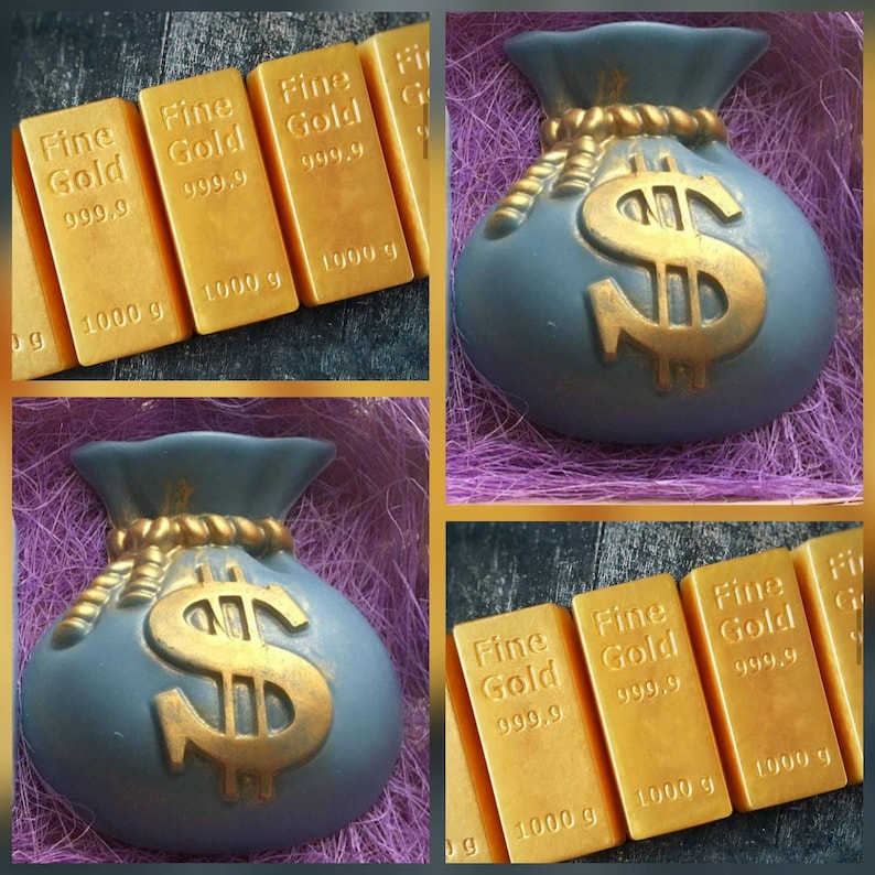Może przedstawiać: Zestaw czterech złotych tabliczek czekolady z nadrukiem "Fine Gold 999.9 1000 g" na każdej tabliczce. Widoczny jest r&oacute;wnież niebieski worek z złotym znakiem dolara.