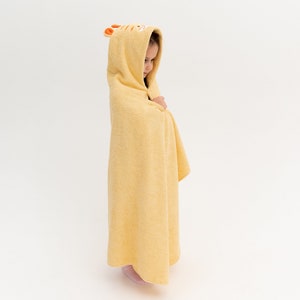 Giraffe Print Hooded Beach Towel Changing Robe – Lightweight Quick-Dry Cover-Up With Pockets For Surfing, Camping, Beach