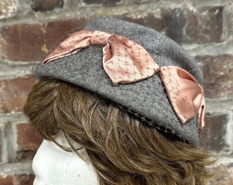 Vintage 50&#39;s/60&#39;s Grey & Pink Wool Veiled Pill Box Hat