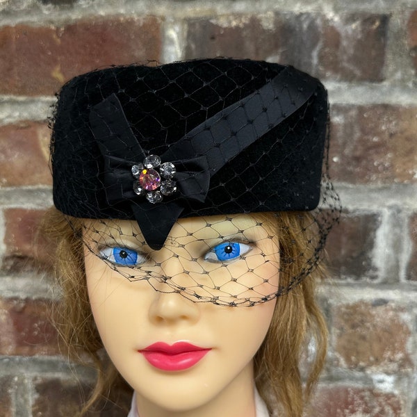 Vintage 1950's Italian Wool Veiled Birdcage Fascinator Pill Box Hat