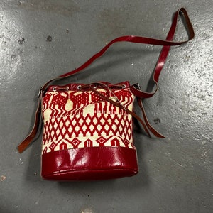 Bolso estilo sudamericano vintage de cuero y tejido con cordón