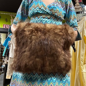 Muff de invierno de piel marrón vintage grande de los años 40
