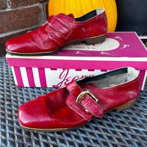 Vintage Mod 60&#39;s Red Pilgrim Renaissance Style Leather Shoes With Buckle In Box