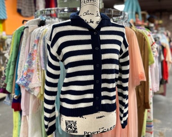 Vintage 80&#39;s White and Navy Cardigan Sweater