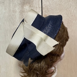50&#39;s/60&#39;s Navy Blue & White Fascinator Pill Box Hat