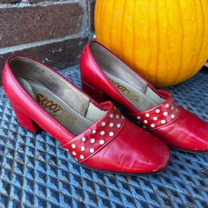Vintage 60&#39;s Size 4 Red Mod Chunky Heel Pumps