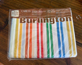 Sábana plana individual vintage de los años 80 con rayas arcoíris, nueva de stock antiguo.