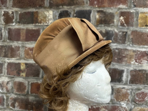 Vintage Light Brown Velvet 50's/60's Cloche Fasci… - image 1