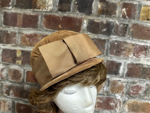 Vintage Light Brown Velvet 50's/60's Cloche Fasci… - image 4