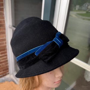 Vintage 20&#39;s Style Flapper Italian Wool Felt and Blue Velvet Cloche Hat