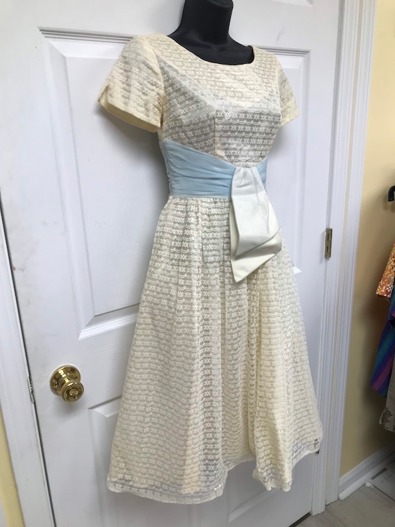 Vintage 50's White Lace Party/Wedding Dress - image 2