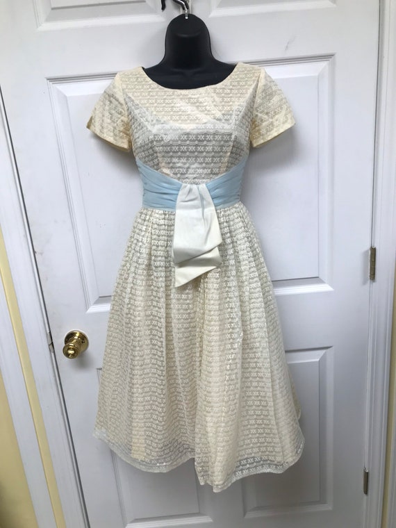 Vintage 50's White Lace Party/Wedding Dress - image 3
