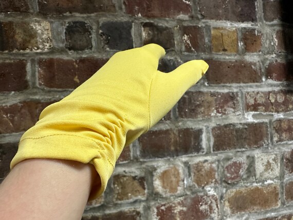 Vintage 50's/60's Bright Yellow Ladies Gloves - image 5