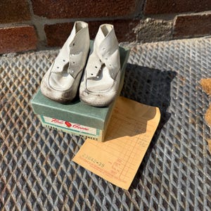 In Box 50&#39;er Jahre Vintage Baby Weiße Lederschuhe Booties