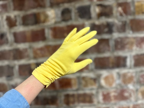 Vintage 50's/60's Bright Yellow Ladies Gloves - image 3