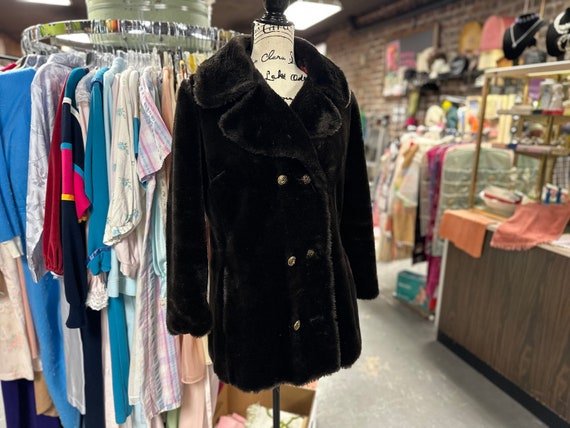 60's/70's Black Faux Fur Short Jacket Coat - image 3